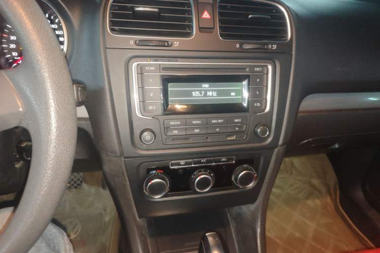 Used Volkswagen Golf 2012 1.6L Automatic Fashion Model