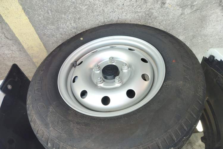 Used Chana Ruixing EM60 2025 Passenger Version Comfort Edition 6 Seats 300 km Range Side-Hinged Doors
