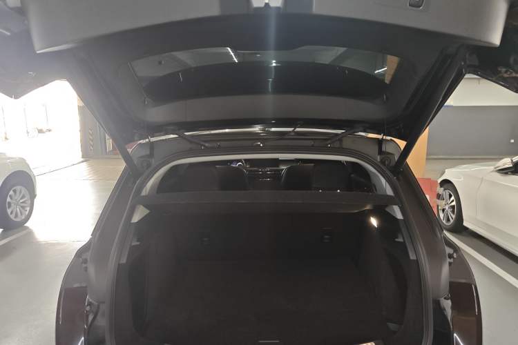 Used Lincoln Corsair 2021 2.0T Two-Wheel Drive Deluxe Edition Trunk