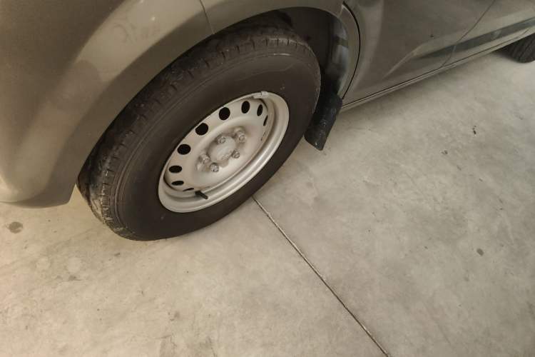 Used CHANGAN KUAYUE Xing V7 EV 2024 316 km Luxury Dual-Door Version 7 Seats Left Front Wheel Hub