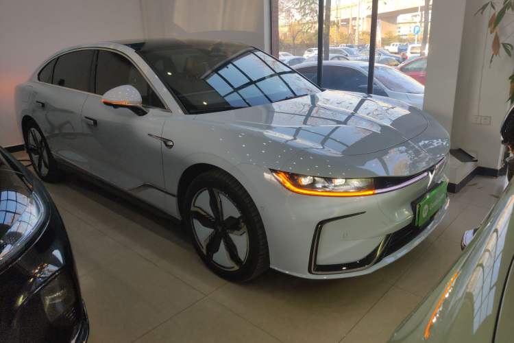 Used VOYAH PASSION 2023 Four-Wheel Drive Long-Range Version Front Right 45 Deg