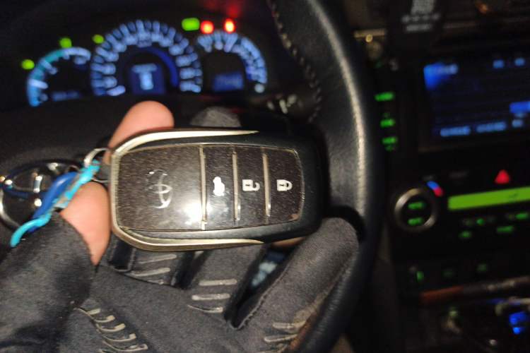 Used Toyota Camry 2012 Luxurious Edition 2.5HG Zunrui