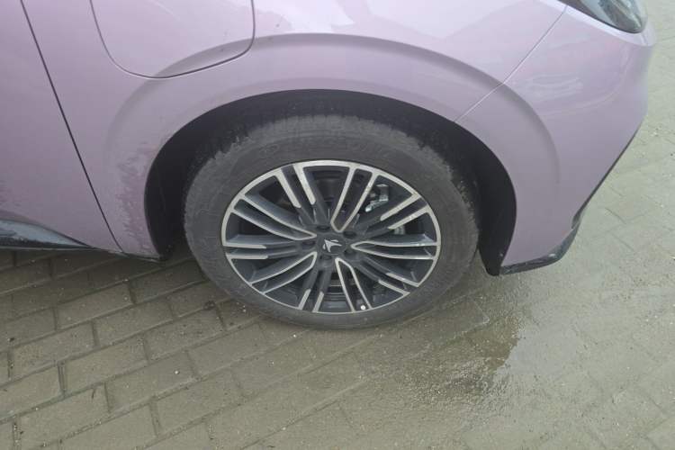 Used ARCFOX T1 2025 Model 425 PLUS Right Front Wheel Hub