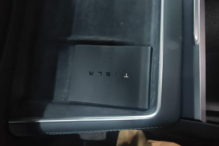 Used Tesla Model Y 2025 Rear-Wheel Drive First Edition Interior 1