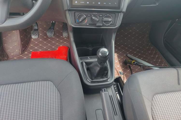 Used Volkswagen Santana 2018 1.5L Manual Fashion Edition Gear Lever