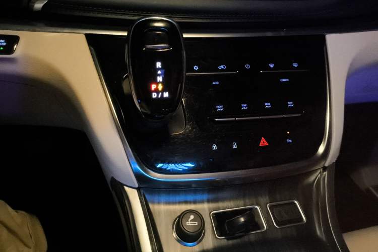 Used Buick GL8 2021 Land Cruiser Executive Class 652T Comfort Model