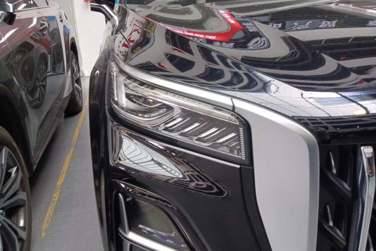 Used Hongqi HS5 2023 2.0T Four-Wheel Drive Flagship Pro Edition Right Front Headlight