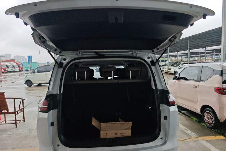 Used Wuling 730 2025 Model 1.5T CVT Elite Edition Trunk