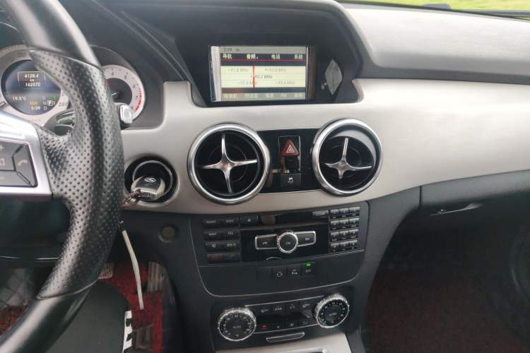 Used Mercedes-Benz GLK-Class 2015 GLK 260 4MATIC Dynamic Edition Ultimate Version Audio And AC Panel