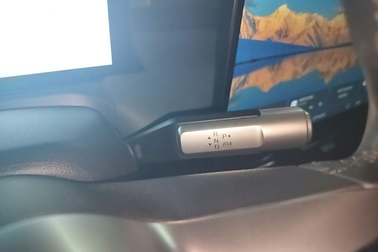Used AION Y 2023 Plus 610 Enjoy Edition Gear Lever