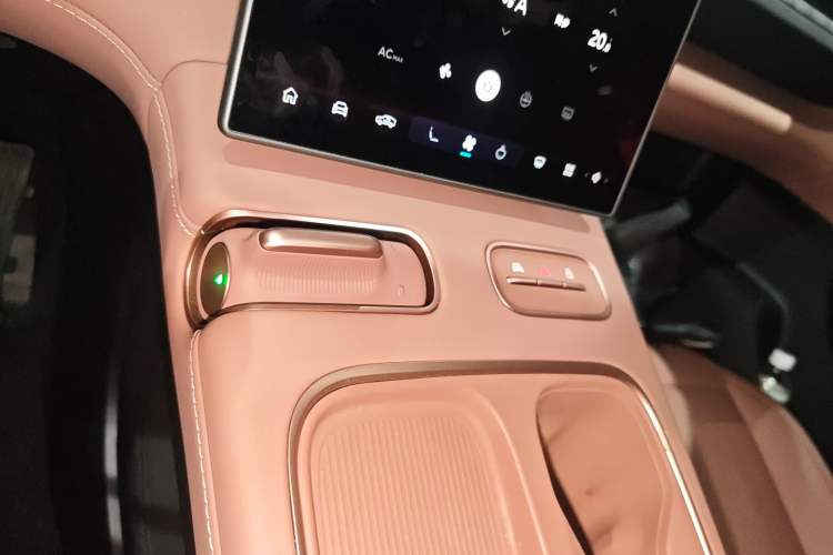 Used Nio EC6 2024 75 kWh Gear Lever