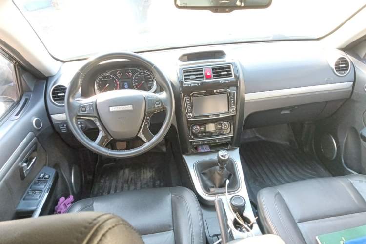 Used Haval H5 Classic 2016 Classic Edition 2.0T Manual 4x4 Prestige Model Center Console