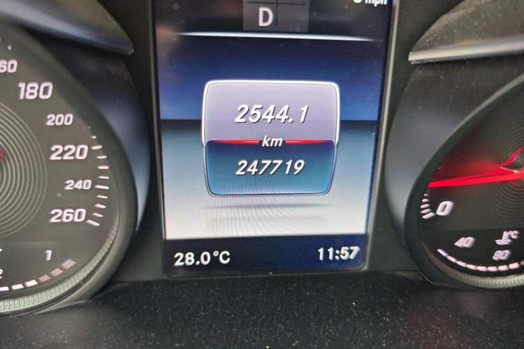 Used Mercedes-Benz C-Class 2017 Facelift C 200 L Sport Edition Odometer Close Up