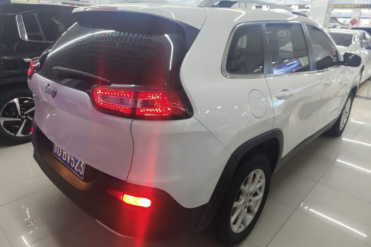 Used Jeep Cherokee 2017 2.0L Superior Edition
