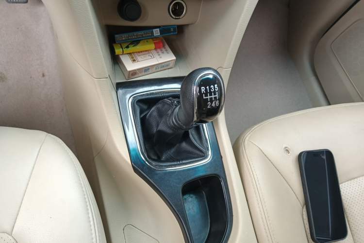 Used Baojun 730 2016 1.5T Manual Luxury Edition 7 Seats Gear Lever