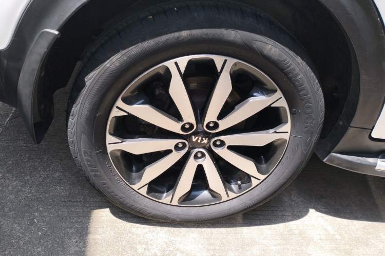 Used Kia KX5 2016 1.6T Automatic Two-Wheel Drive DLX Right Rear Wheel Hub