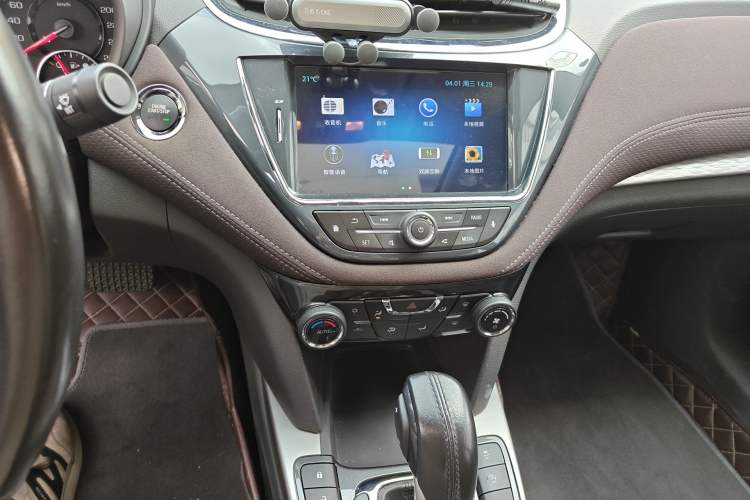 Used Chevrolet Malibu 2018 530T Automatic Luxury Edition Audio And AC Panel