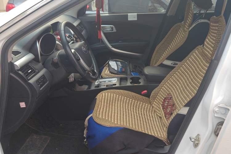 Used Bestune X80 2013 2.0L automatic comfort version
