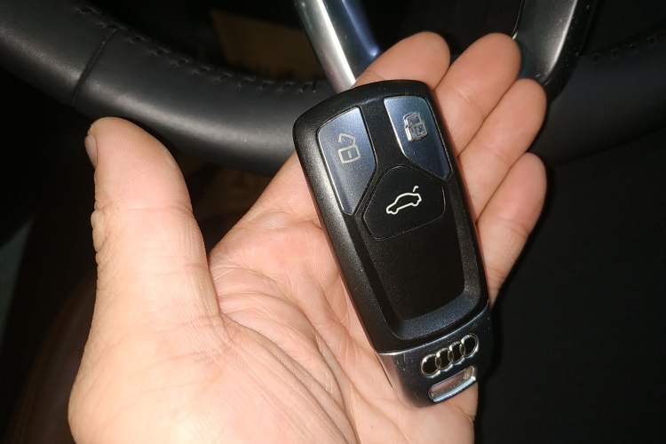 Used Audi Q7 2018 40 TFSI Comfort Model Vehicle Key