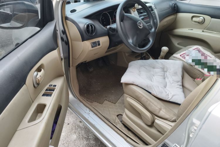 Used Nissan Livina 2013 1.6XE Manual Comfort Edition Driver Seat