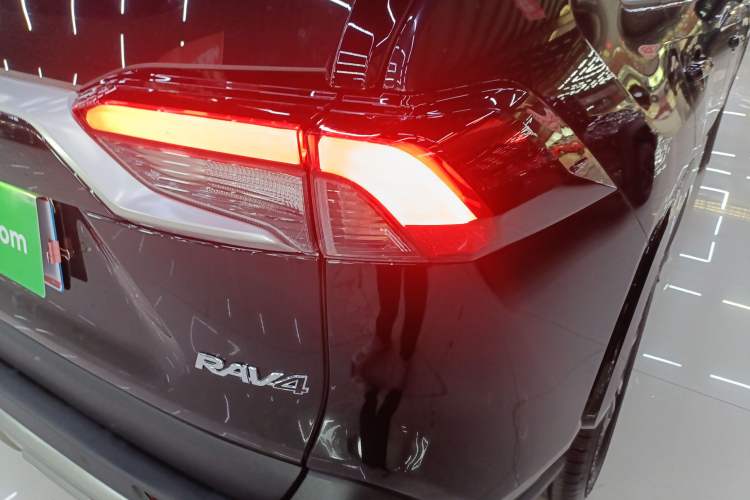 Used Toyota RAV4 2024 2.0L CVT Two-Wheel Drive Fashion Plus Edition Exterior 3