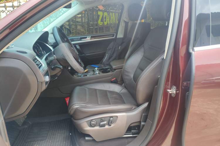 Used Volkswagen Touareg 2016 3.0 TSI Standard Version Left Front Seat