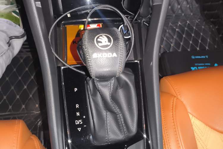 Used Skoda Kodiaq 2019 Facelifted TSI380 7-Seater All-Wheel-Drive Flagship Version China VI Standard Gear Lever