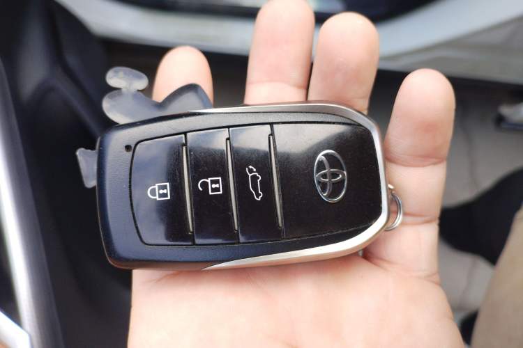 Used Toyota Venza 2022 2.0L CVT Two-Wheel Drive Prestige Edition Vehicle Key