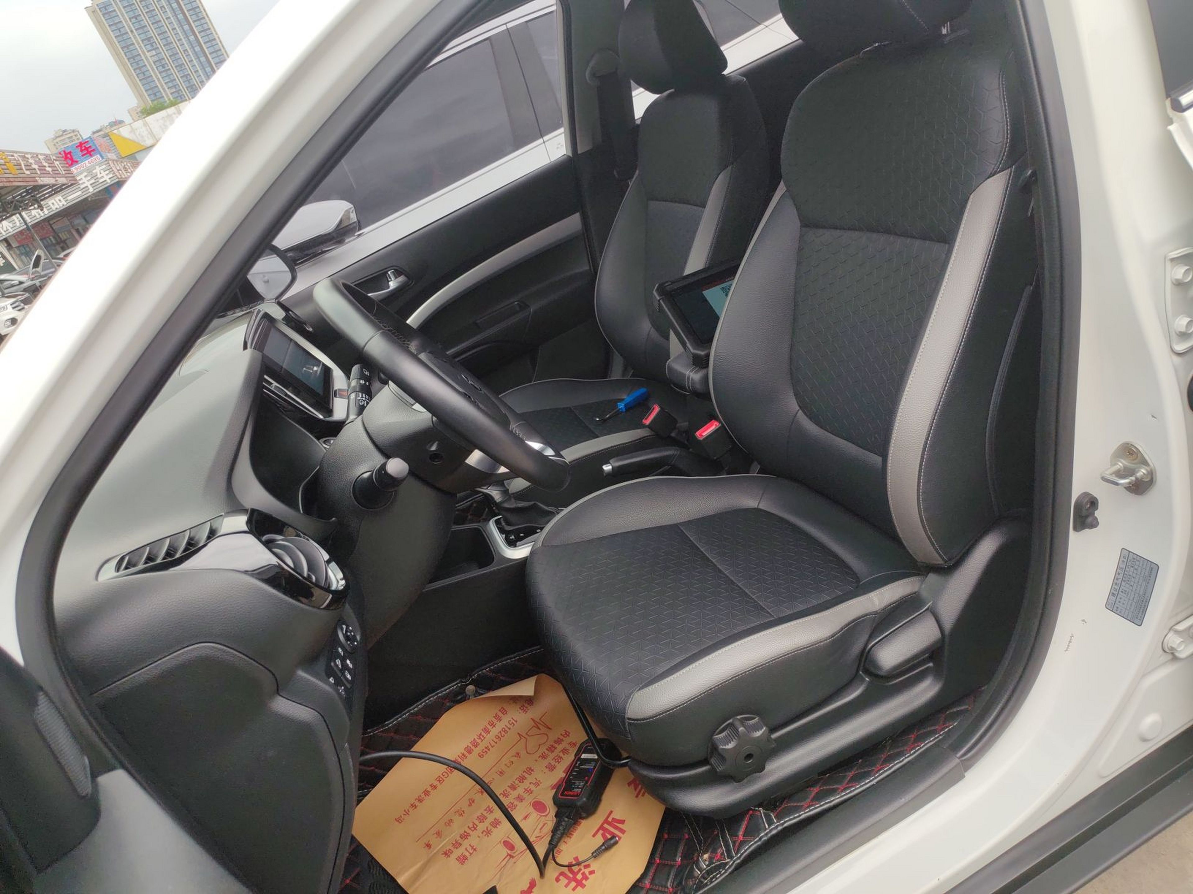 Переднее сиденье в автомобиле