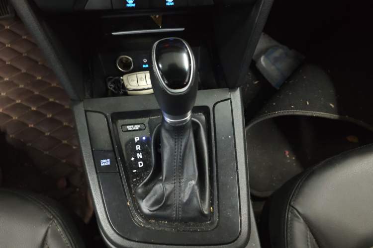 Used Hyundai Elantra (6th Generation / Lingdong) 2016 1.4T Dual-Clutch Xuan Dong · Dynamic Version Gear Lever