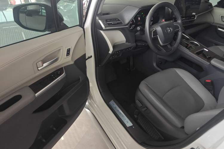 Used Toyota Granvia 2023 2.5L Hybrid Prestige PLUS Edition Driver Seat