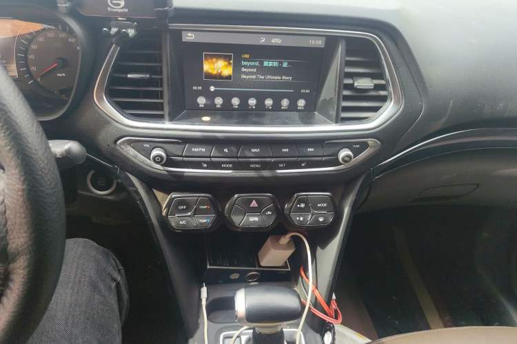 Used GAC Trumpchi GS4 2017 235T G-DCT Two-Wheel Drive Luxury Edition Audio And AC Panel