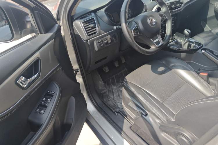 Used Dongfeng Fengon S560 2018 1.8L Manual Urban Model 5 Seats
