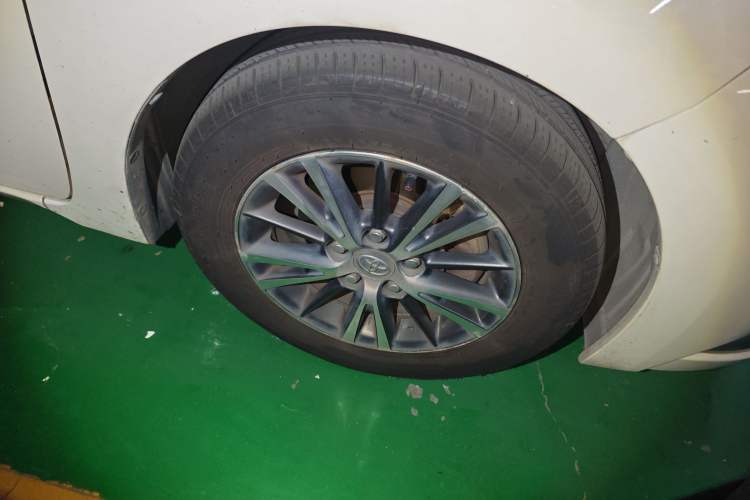 Used Toyota Levin 2016 Dual-Engine 1.8H GS E-CVT Elite Model with Sunroof Right Front Wheel Hub