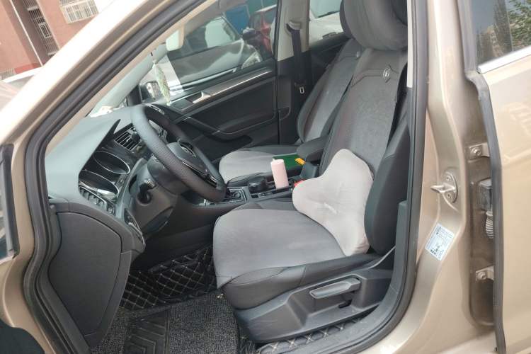 Used Volkswagen Golf 2017 1.6L Automatic Comfort Million-Vehicle Anniversary Edition Left Front Seat