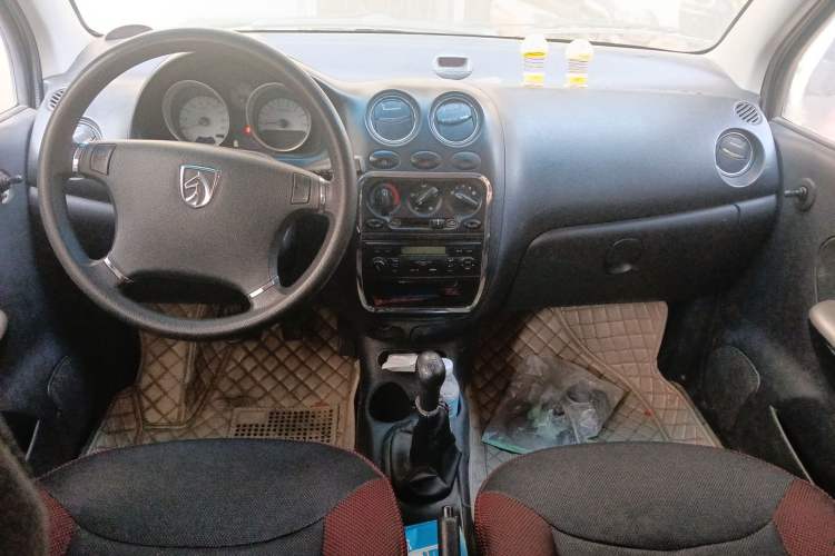 Used Baojun Lechi 2012 1.2L Manual Sport Edition Dynamic Model Center Console