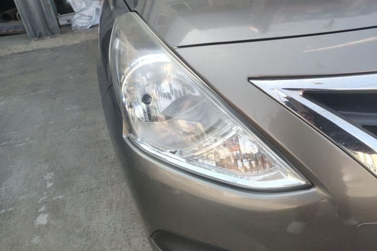 Used Nissan Sunny 2015 1.5XE Manual Comfort Edition Right Front Headlight