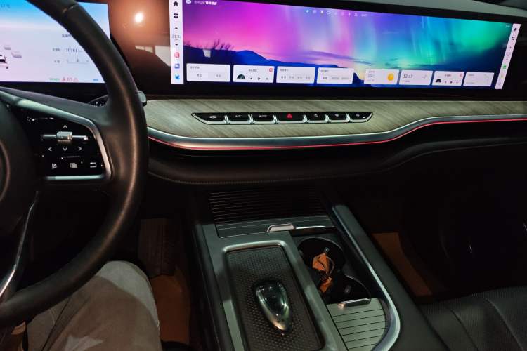 Used Wey Lanshan 2023 Four-Wheel Drive Ultra-Long Range Version Audio And AC Panel