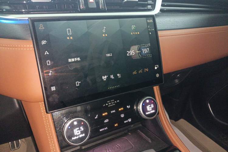 Used Jaguar F-PACE 2024 P250 R-Dynamic HSE Audio And AC Panel