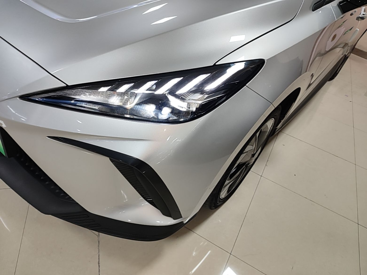 MG 4 EV 2023 415 km Range Sea-Faring Champion Edition — снимка 8