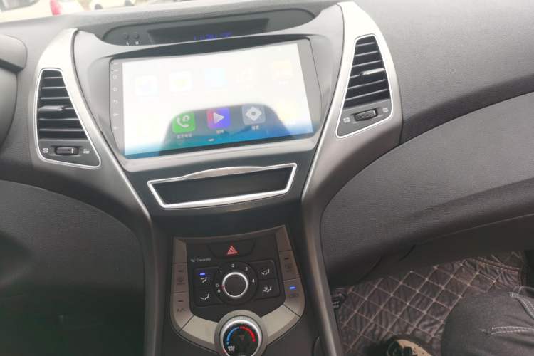 Used Hyundai Elantra (5th Generation / Langdong) 2016 1.6L Automatic Smart Version