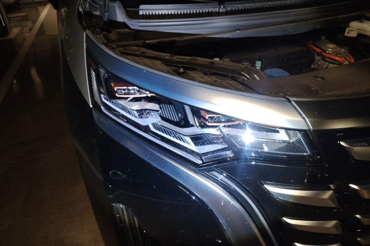 Used Denza D9 2022 DM-i 970 Four-Wheel Drive Prestige Model