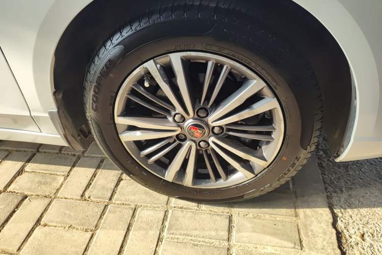 Used Roewe i5 2019 1.5L Manual 4G Connectable Langhao Edition Right Front Wheel Hub