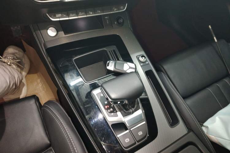 Used Audi Q5L 2022 40T Luxury Dynamic Model Gear Lever