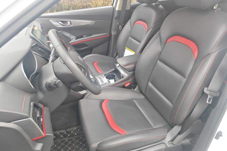 Used Changan CS55 2019 1.5T Manual Colorful Model China VI Standard
