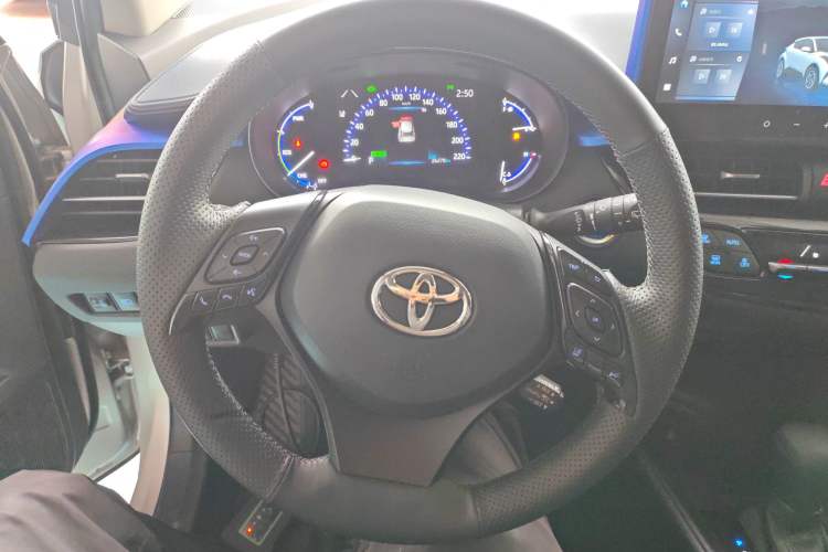 Used Toyota C-HR 2023 2.0L Smart Electric Hybrid Dual-Engine Comfort Version
