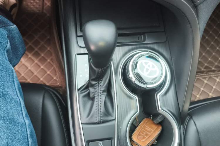 Used Toyota Camry 2023 2.0G Luxury Edition Gear Lever