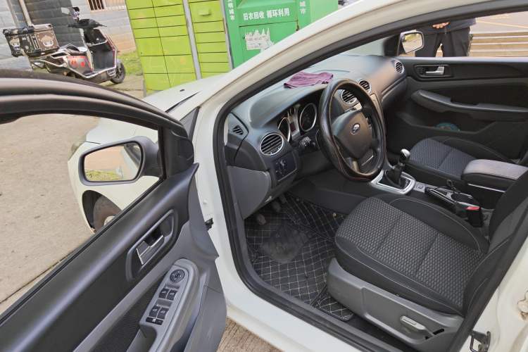 Used Ford Focus 2013 Hatchback Classic 1.8L Manual Base Model