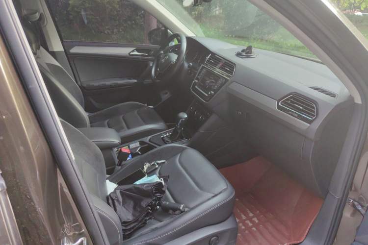 Used Volkswagen Tiguan L 2017 380TSI Automatic All-Wheel-Drive Luxury Edition Left Front Seat