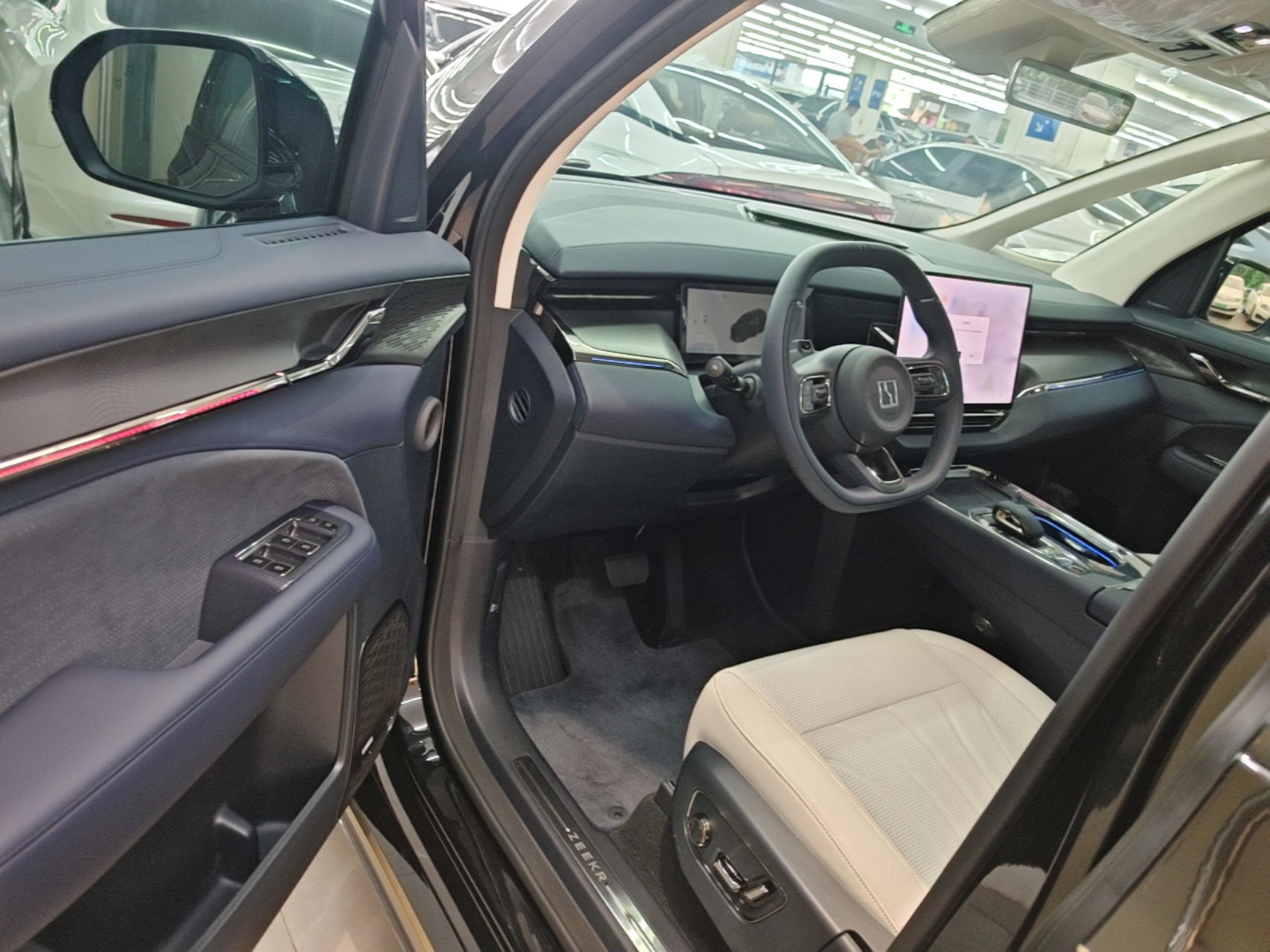 Zeekr 009 2024 GAC Trumpchi Heritage Edition — снимка 18